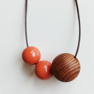 COLAR 3B MADEIRA COM LARANJA