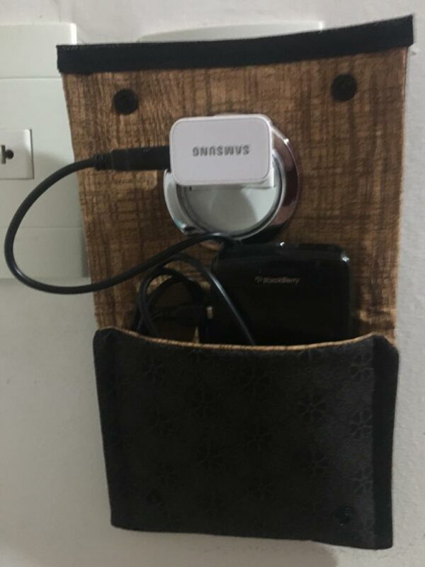 PORTA CARREGADOR DE CELULAR