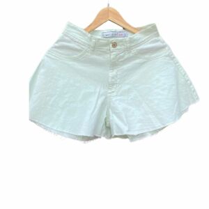 Shorts Branco Lime Light - Tamanho 40 🤍