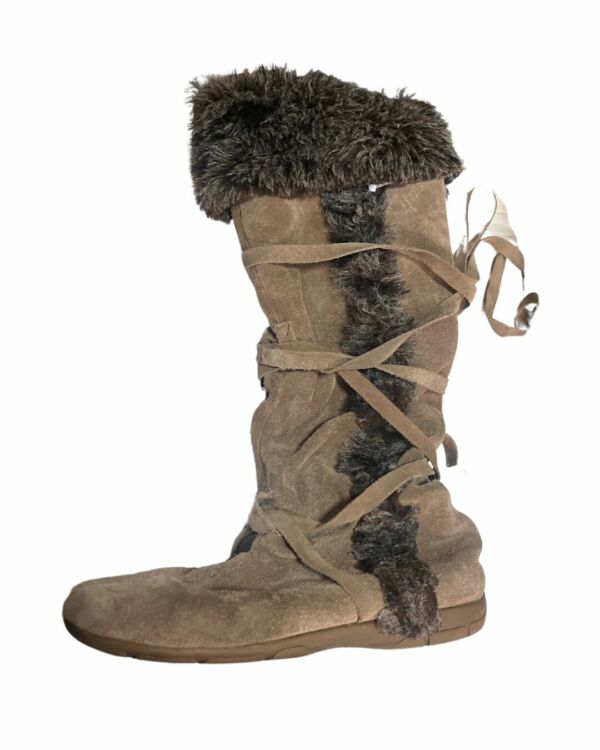 Bota de Camurça Bege Cano Médio com Amarrações – Estilo e Versatilidade - Image 4